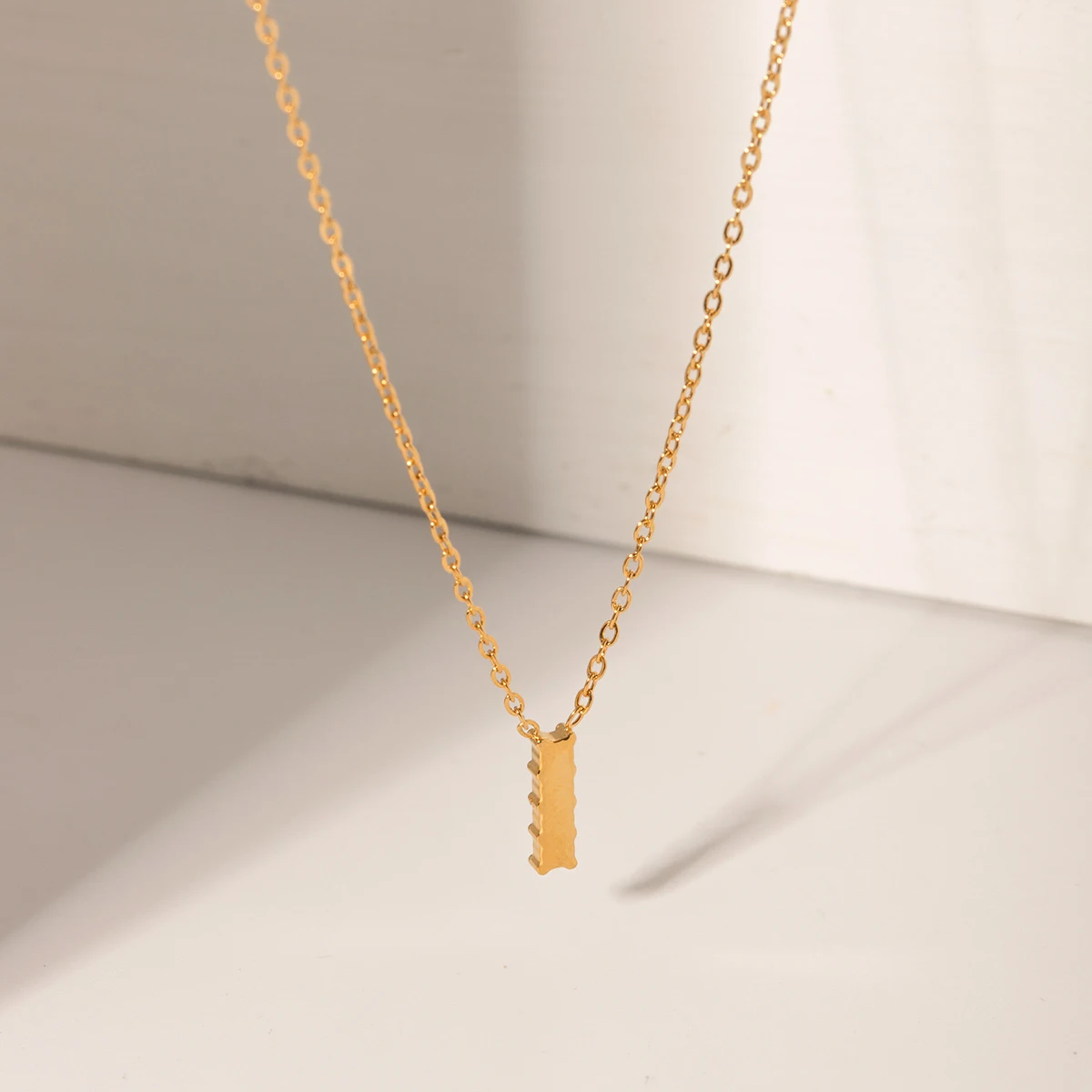 GLOWZIA NECK CHAIN